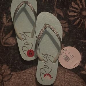 Roxy Aqua Textured Flip Flops with Decorative Silver Glitter 🩶 BRAND NEW!!